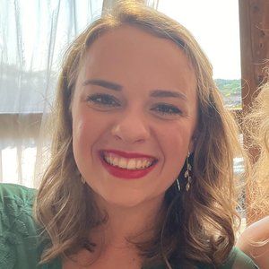 Meet your Posher, Hallie